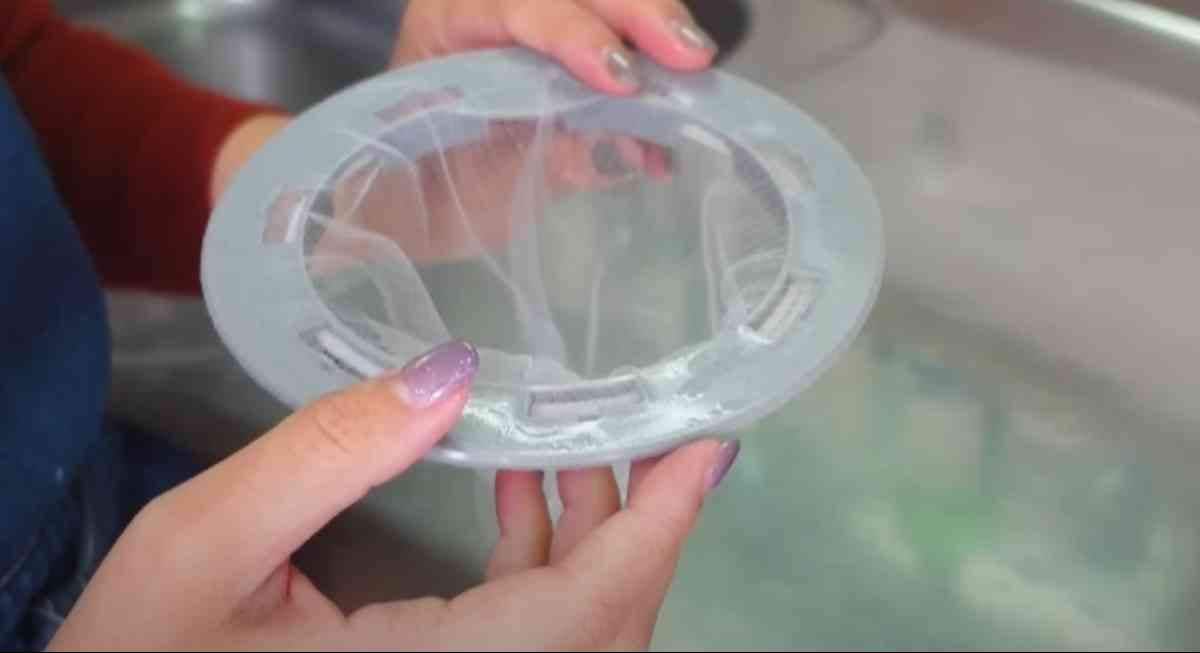 セリアの「水切りネット用排水溝リング」